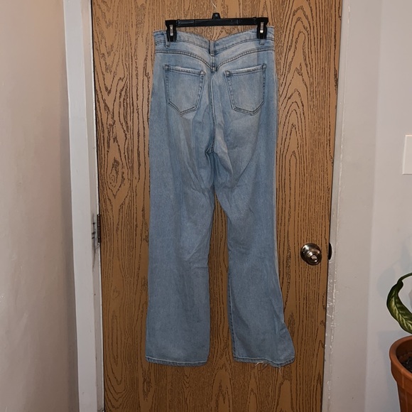 Women’s size 5 Vylette Distressed wide legged jeans - Picture 3 of 3